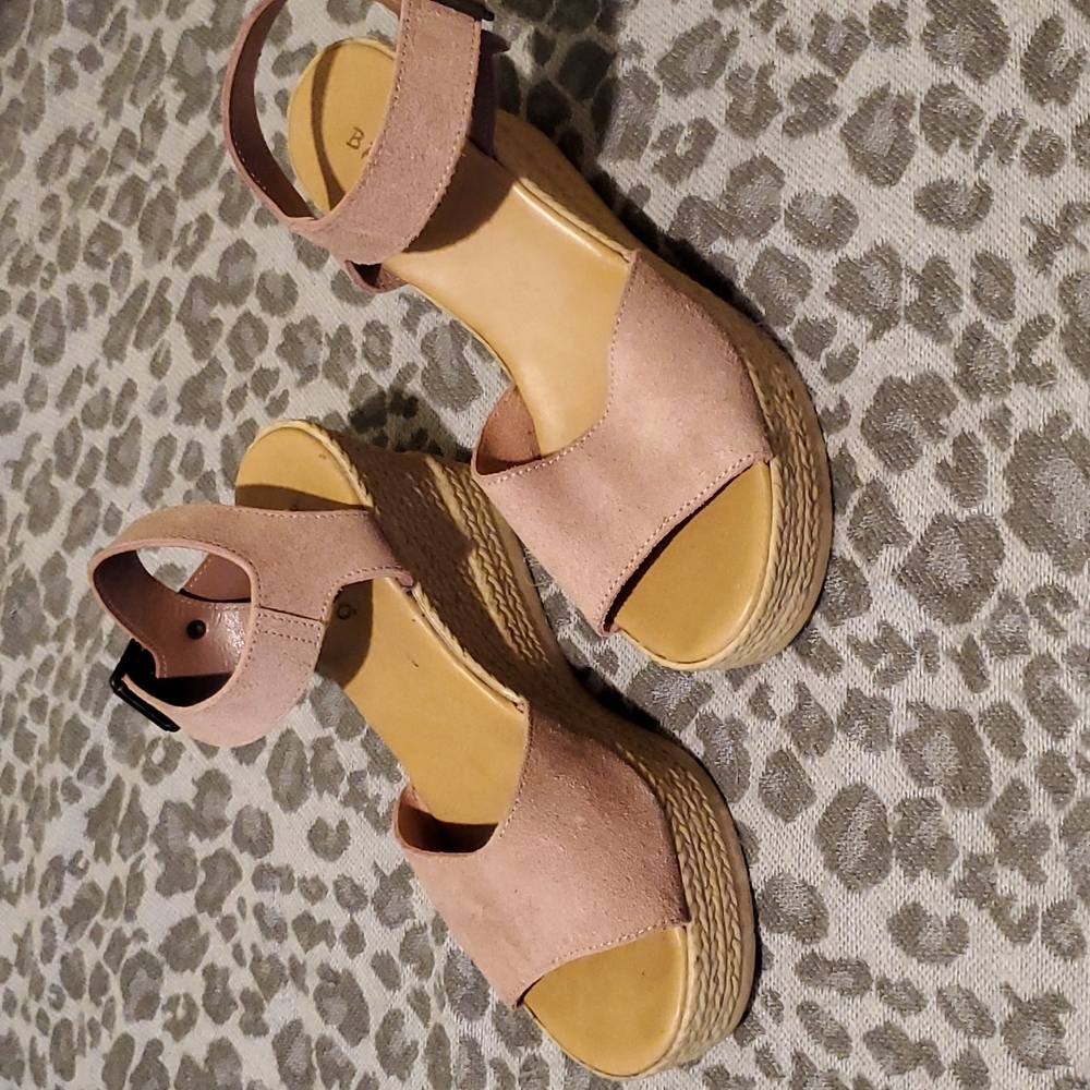 Mauve wedges